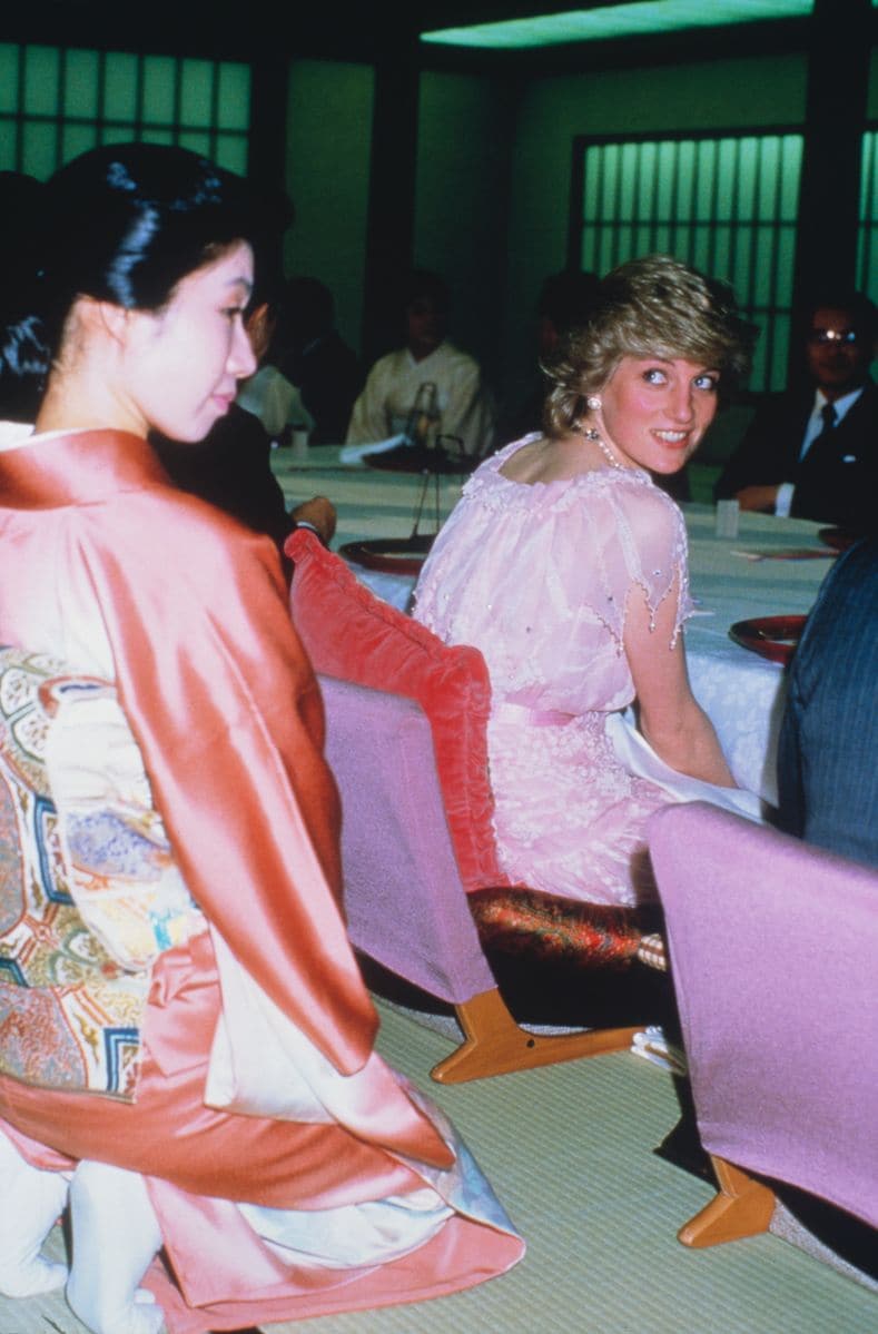 Princess Diana (1961 - 1997) wearing a Zandra Rhodes dress to a dinner in Kyoto, Japan, 9th May 1986. (Photo by Jayne Fincher/Princess Diana Archive/Getty Images)
