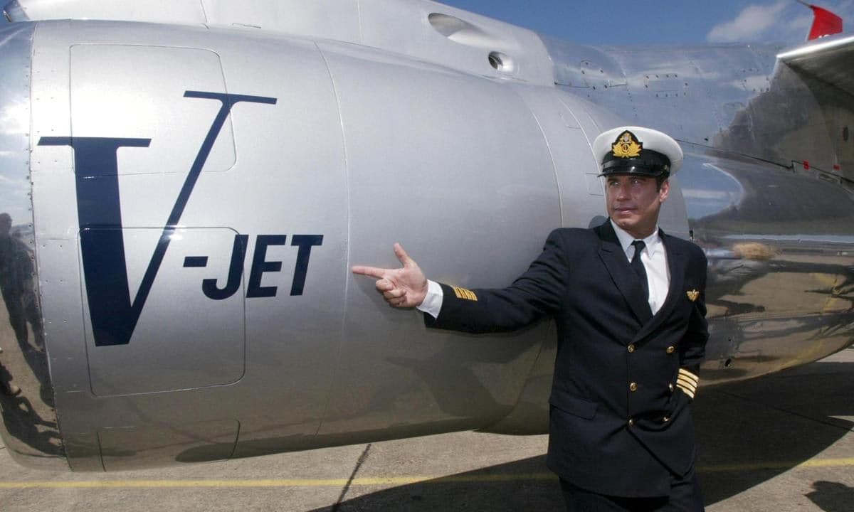 John Travolta ¿ now a fully qualified jet pilot