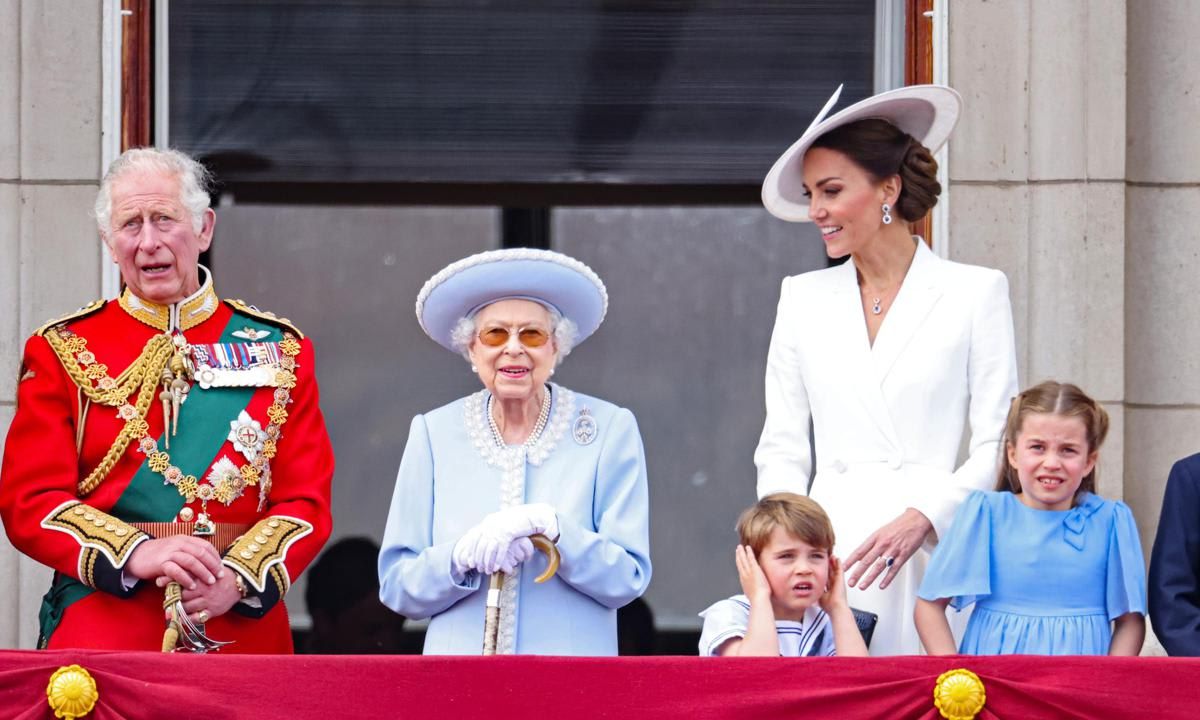 Prince Charles, Queen Elizabeth, Kate Middleton, Prince Louis and Princess Charlotte.