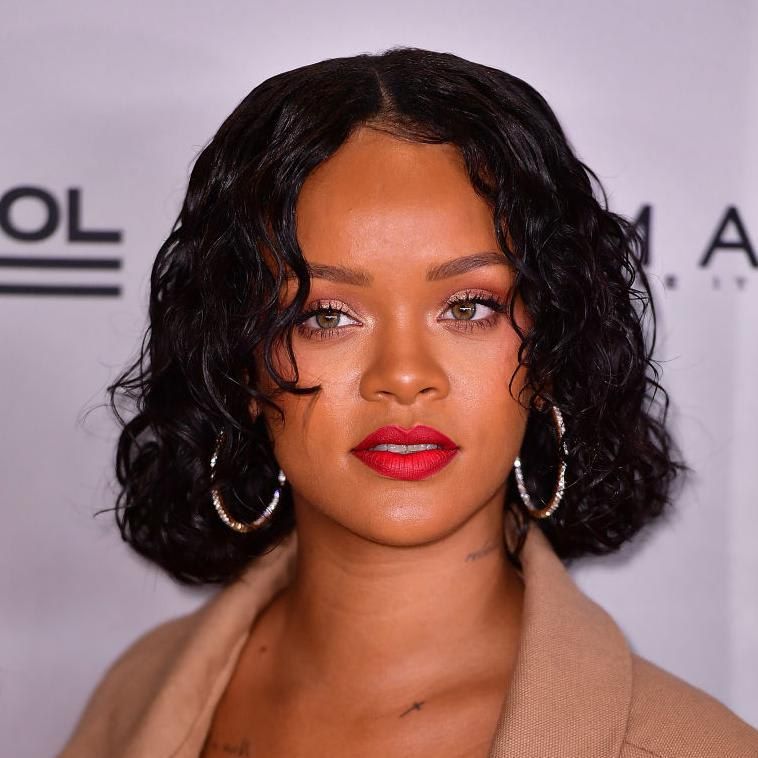 Rihanna with natural makeup, short hair and red lips