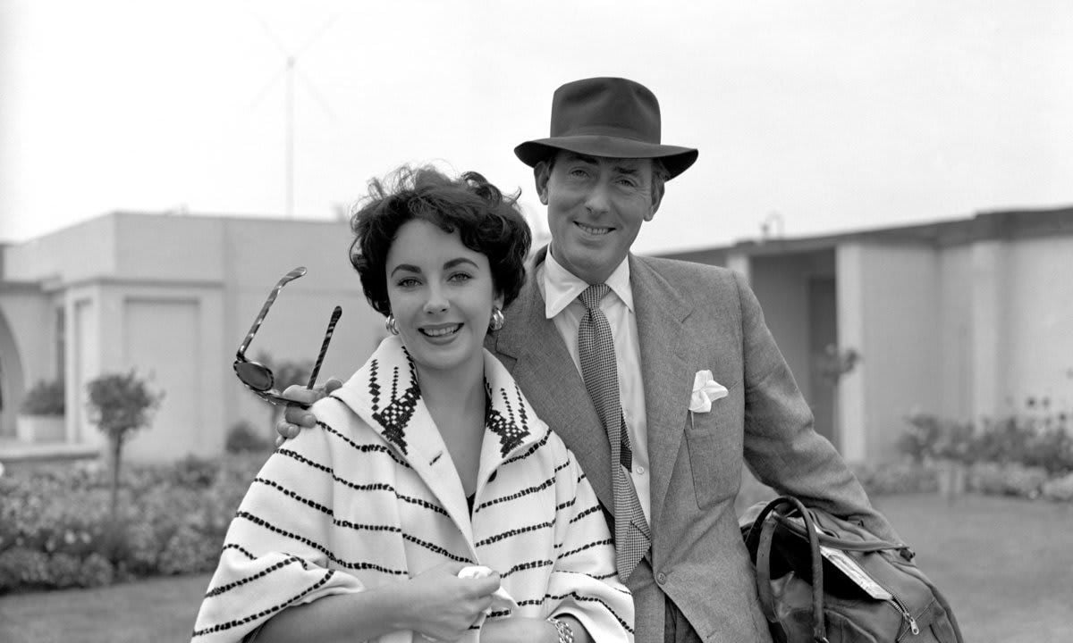 Entertainment - Liz Taylor and Michael Wilding - London Airport