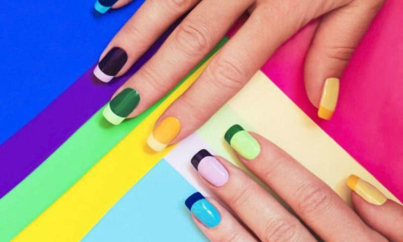 Manicura francesa de colores