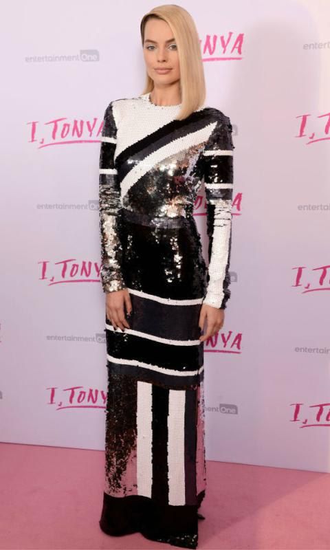 Margot Robbie con vestido de lentejuelas de Louis Vuitton