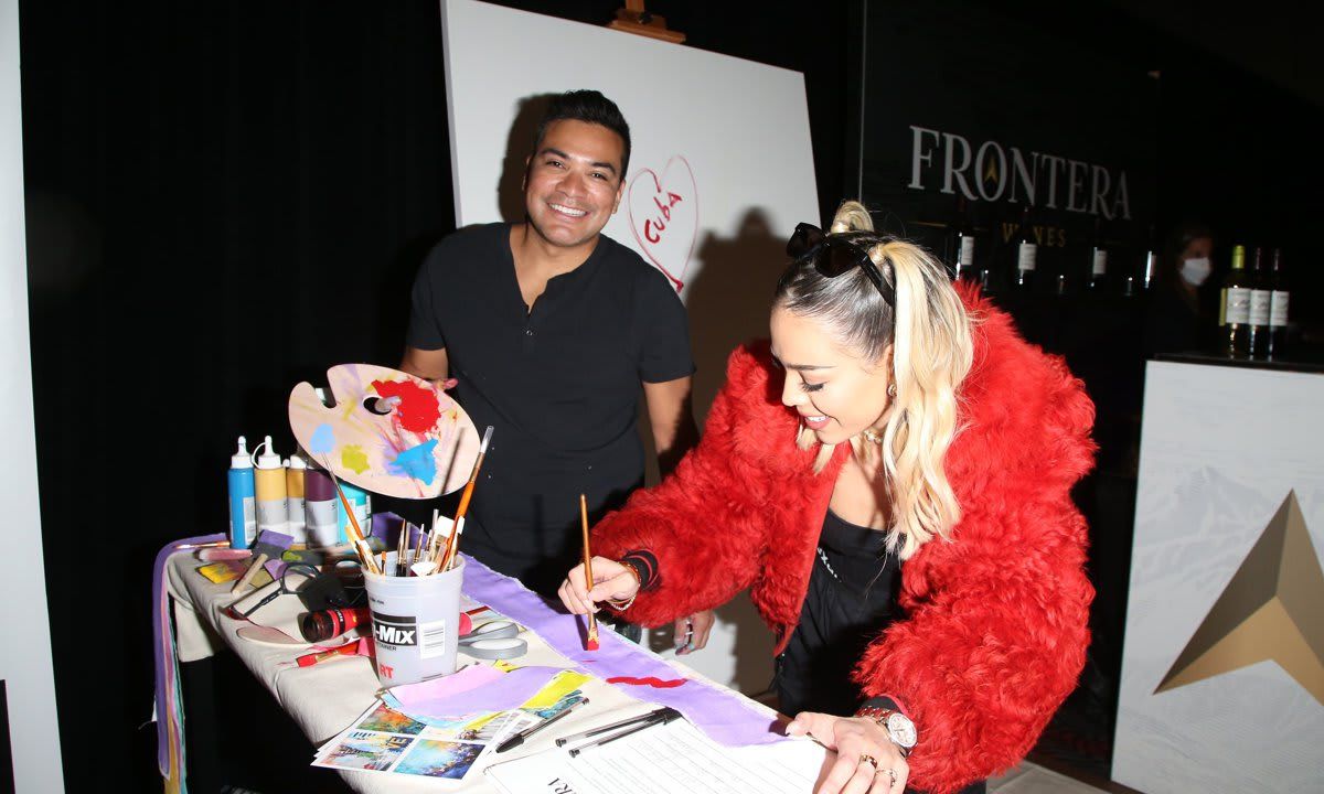 Frontera Wines has teamed up with an abstract artist to create an original artwork leading up to the 2021 Latin Grammys