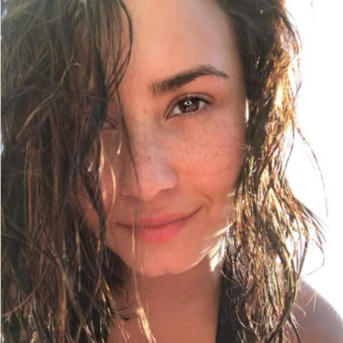 Fans adored the freckles that were showing through in this makeup free shot of <a href="https://us.hellomagazine.com/tags/1/demi-lovato/"><strong>Demi Lovato</strong></a>.
Photo: Instagram/@demilovato