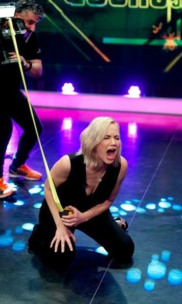 Jennifer swapped her bow and arrow for measuring tape during the appearance on 'El Hormiguero' in Madrid.
<br>
Photo: Getty Images