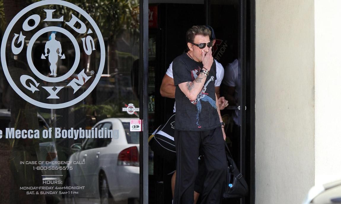 Gold's Gym filed for bankruptcy due to coronavirus