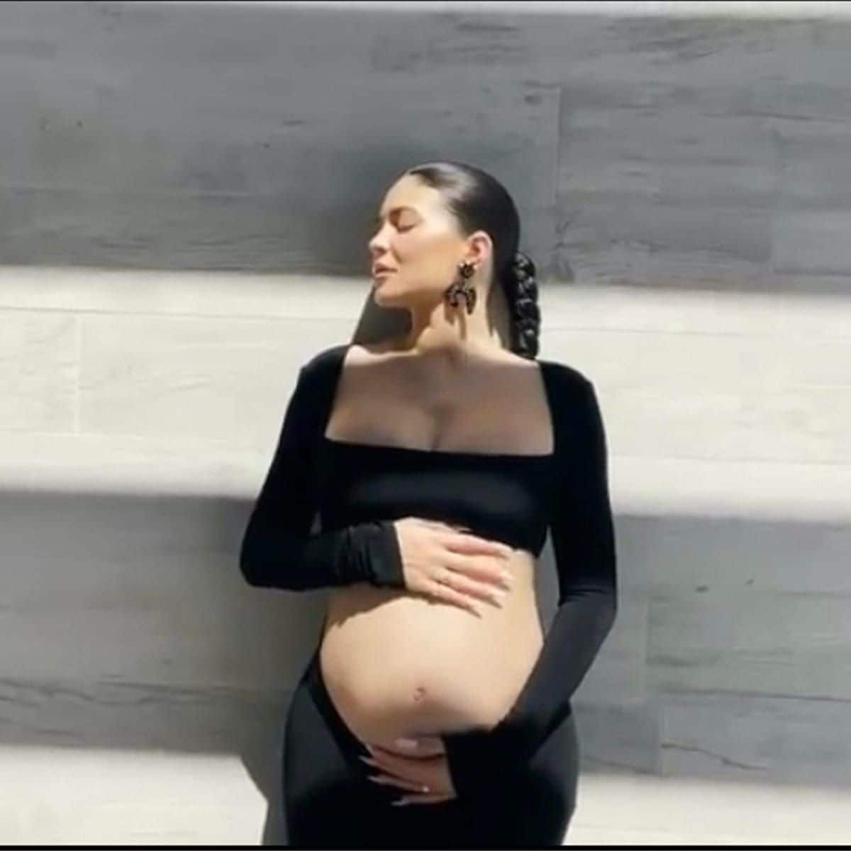 Kylie Jenner confirms pregnancy