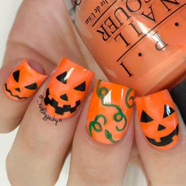 @_nailsbyjacky captured the spirit of Halloween with these cute pumpkin designs.
Photo: Instagram