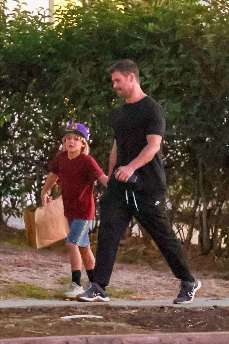 Chris Hemsworth and his son in Los Angeles