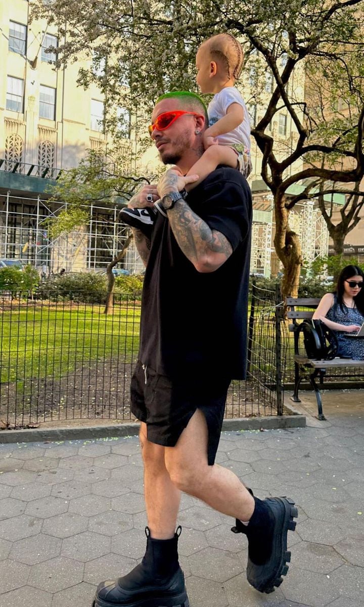 J Balvin y su hijo Rio