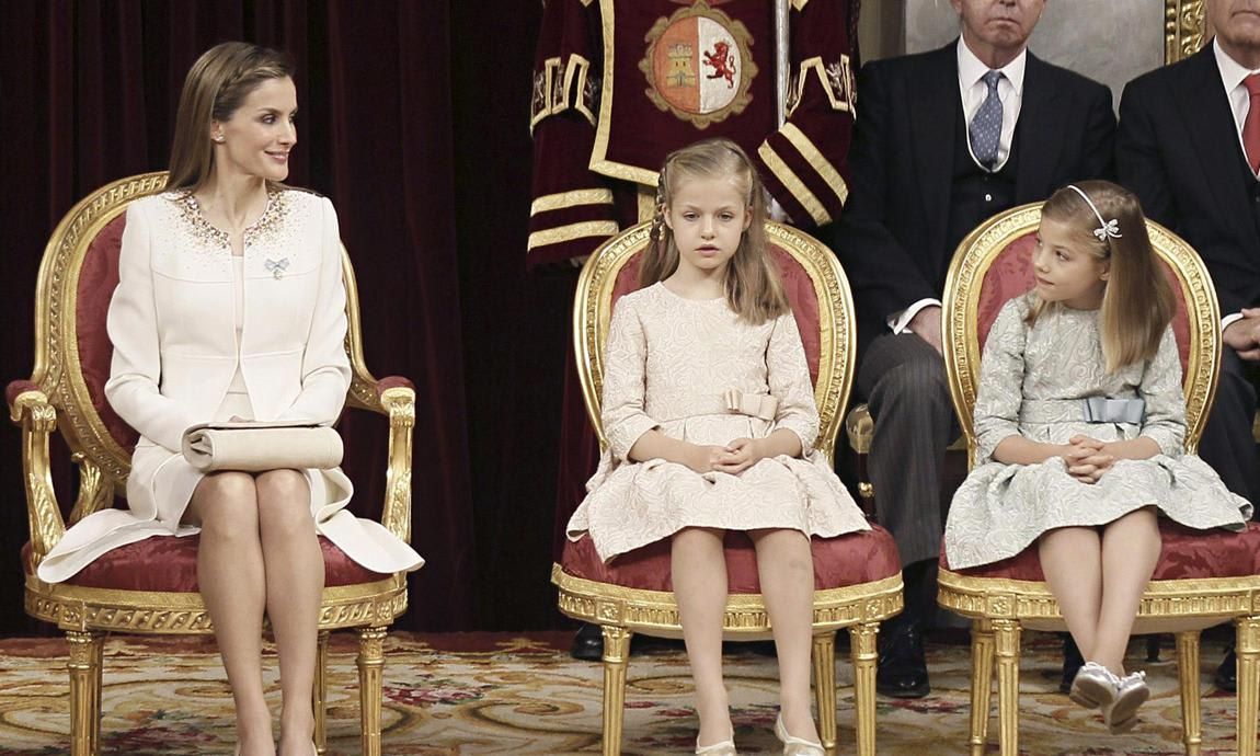 Letizia exchanged a sweet look with her daughters as her husband Felipe was sworn in as King of Spain in 2014.