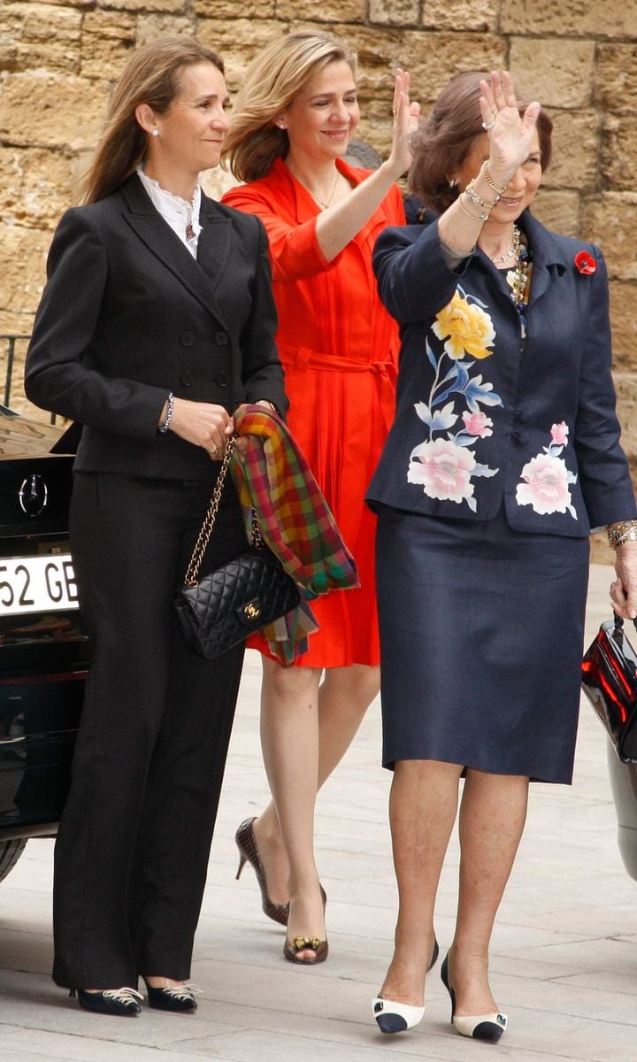 Infantas Elena and Cristina were vaccinated before their mother Queen Sofia