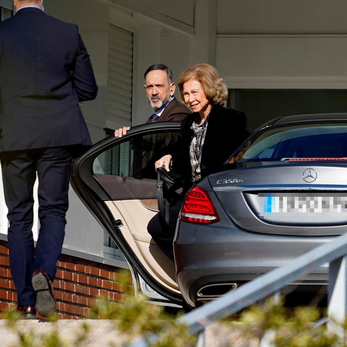 Queen Sofia was pictured arriving to the hospital to say goodbye to her sister in law