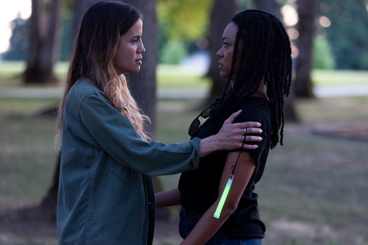 Natalie Morales and Sonequa Martin Green in 'My Dead Friend Zoe'