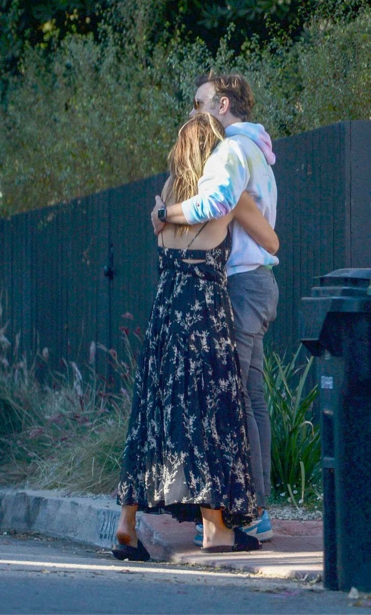 Olivia Wilde and Jason Sudeikis hugging after their split