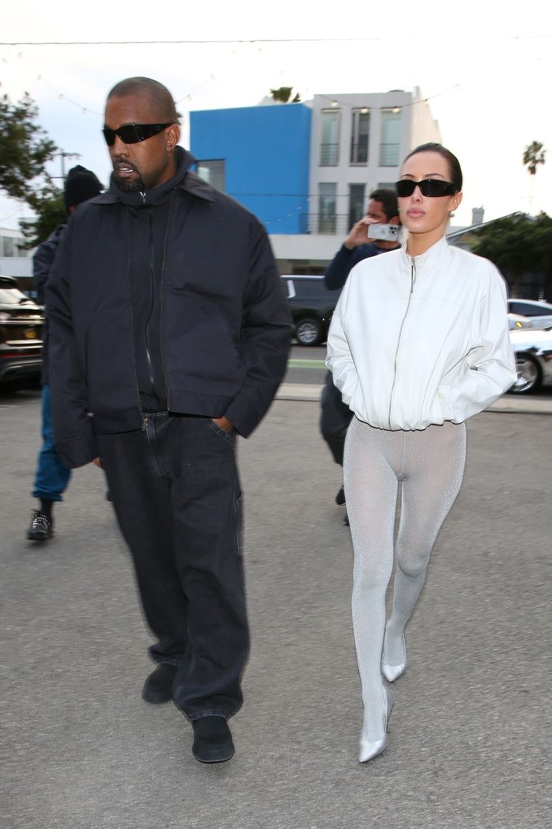 Photo © 2025 Backgrid/The Grosby Group

EXCLUSIVE 
 
Los Angeles, CA  - 4 FEBRUARY 2025

Kanye West and Bianca Censori were spotted arriving at a recording studio following controversy at the Grammy Awards.****

Kanye West y Bianca Censori fueron vistos llegando a un estudio de grabación tras la controversia en los Premios Grammy.