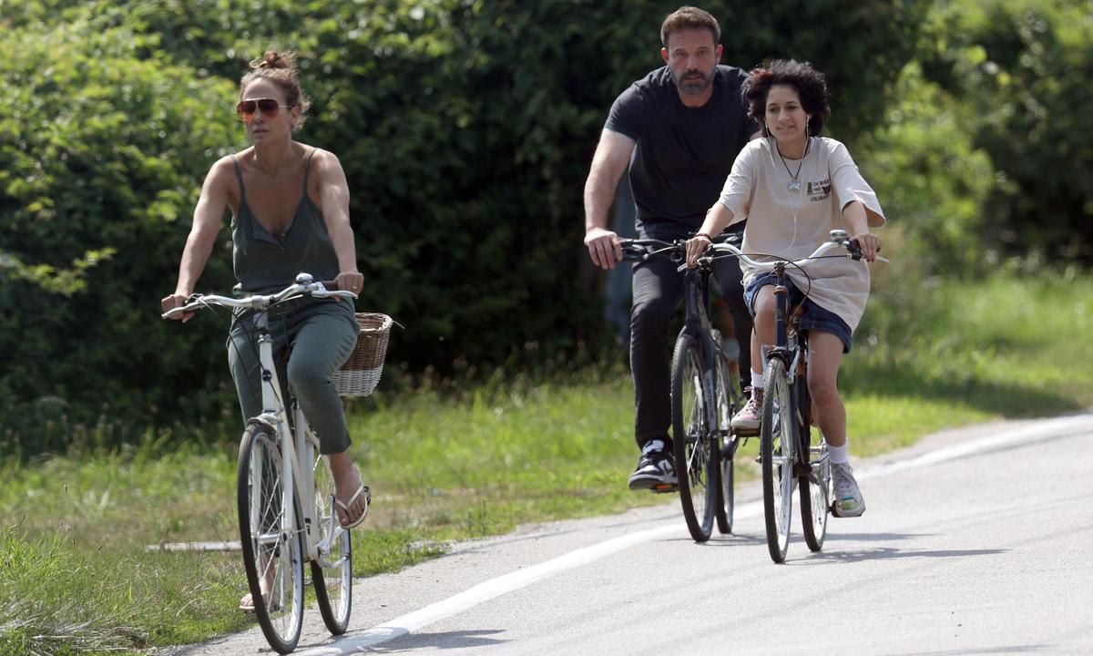 Jennifer Lopez goes Bike ride with Ben Affleck and Emme