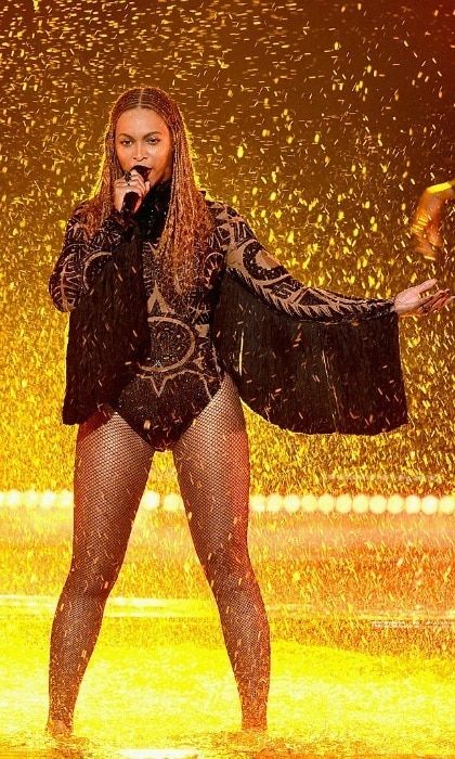 The singer wore a fringed body suit designed by Julien for the 2016 BET Awards.
<br>
Photo: Kevin Winter/BET/Getty Images for BET