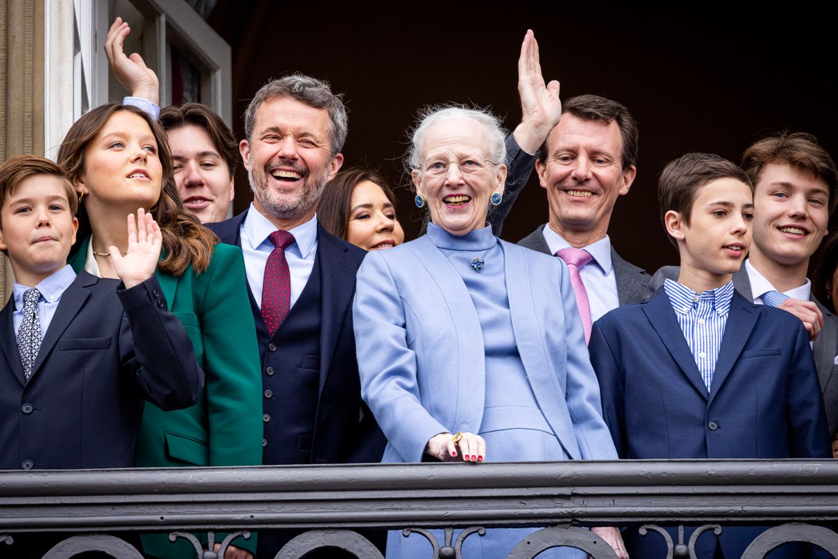 COPENHAGEN, DENMARK - APRIL 16: Queen Margrethe of Denmark, Crown Prince Frederik of Denmark, Crown Princess Mary of Denmark, Prince Christian of Denmark, Princess Isabella of Denmark, Prince Vincent of Denmark, Prince Joachim of Denmark and Count Henrik of Denmark at the balcony of Amalienborg Palace at the 83th birthday of the Danish Queen on April 16, 2023 in Copenhagen, Denmark. (Photo by Patrick van Katwijk/Getty Images) )