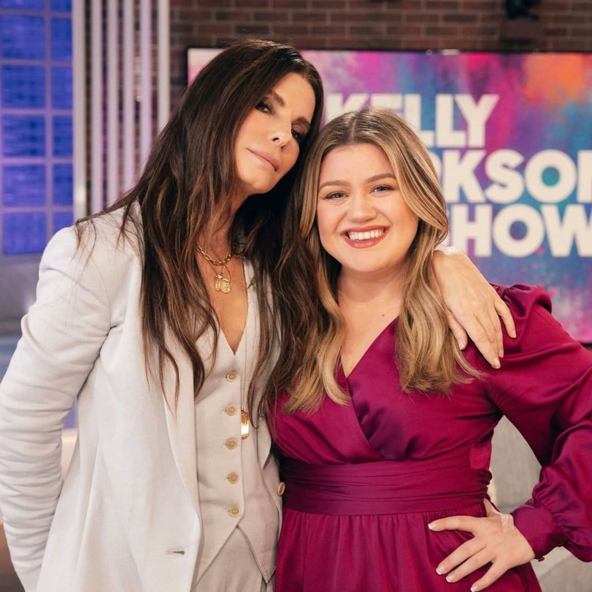 Kelly Clarkson and Sandra Bullock