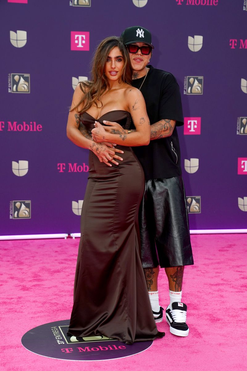 MIAMI, FLORIDA - FEBRUARY 20: (L-R) IsabellaLadera and Beele attends Univision's 37th Premio Lo Nuestro at Kaseya Center on February 20, 2025 in Miami, Florida. (Photo by Sergi Alexander/Getty Images) 