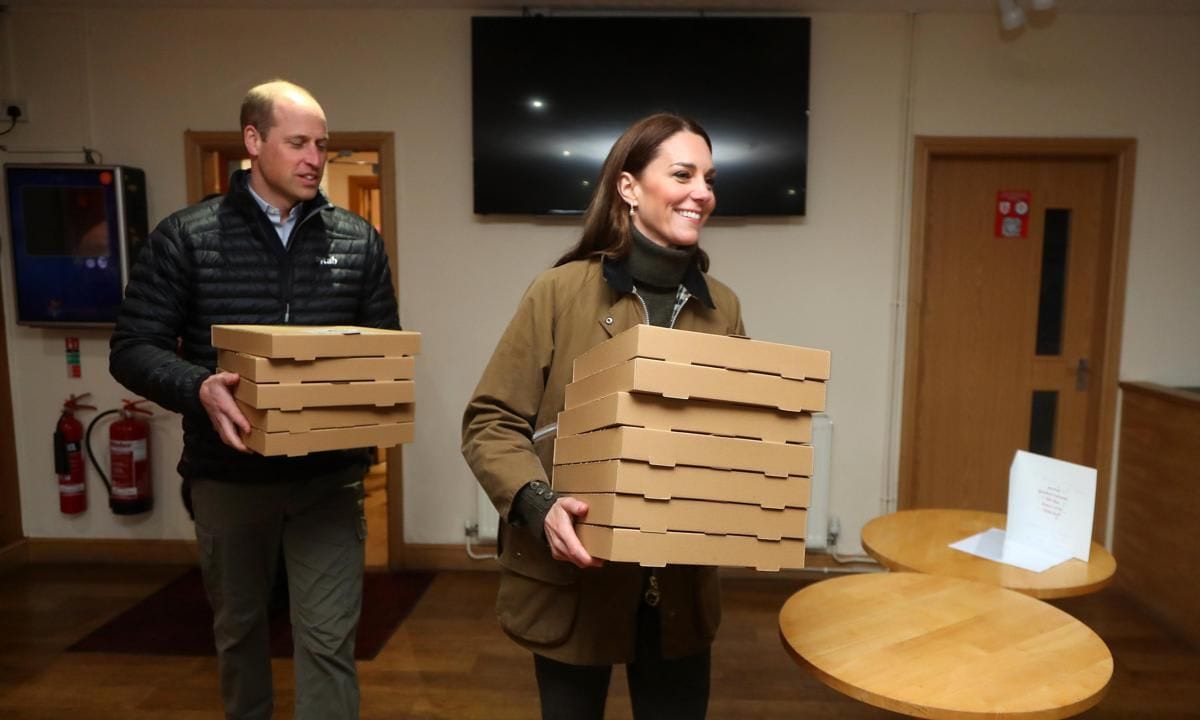 The couple personally delivered boxes of pizza to members of the mountain rescue team at the Dowlais Rugby Club.