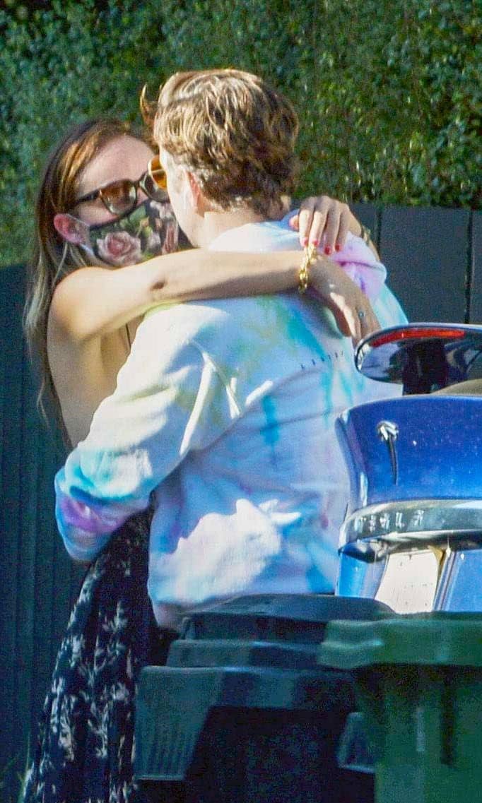 Olivia Wilde and Jason Sudeikis hugging after split