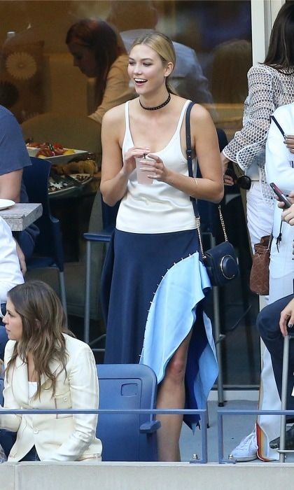 Karlie Kloss and her fellow VIP tennis fans were checking out the men's final between Novack Djokovic of Serbia and Stan Wawrinka of Switzerland.
Photo: Jean Catuffe/GC Images