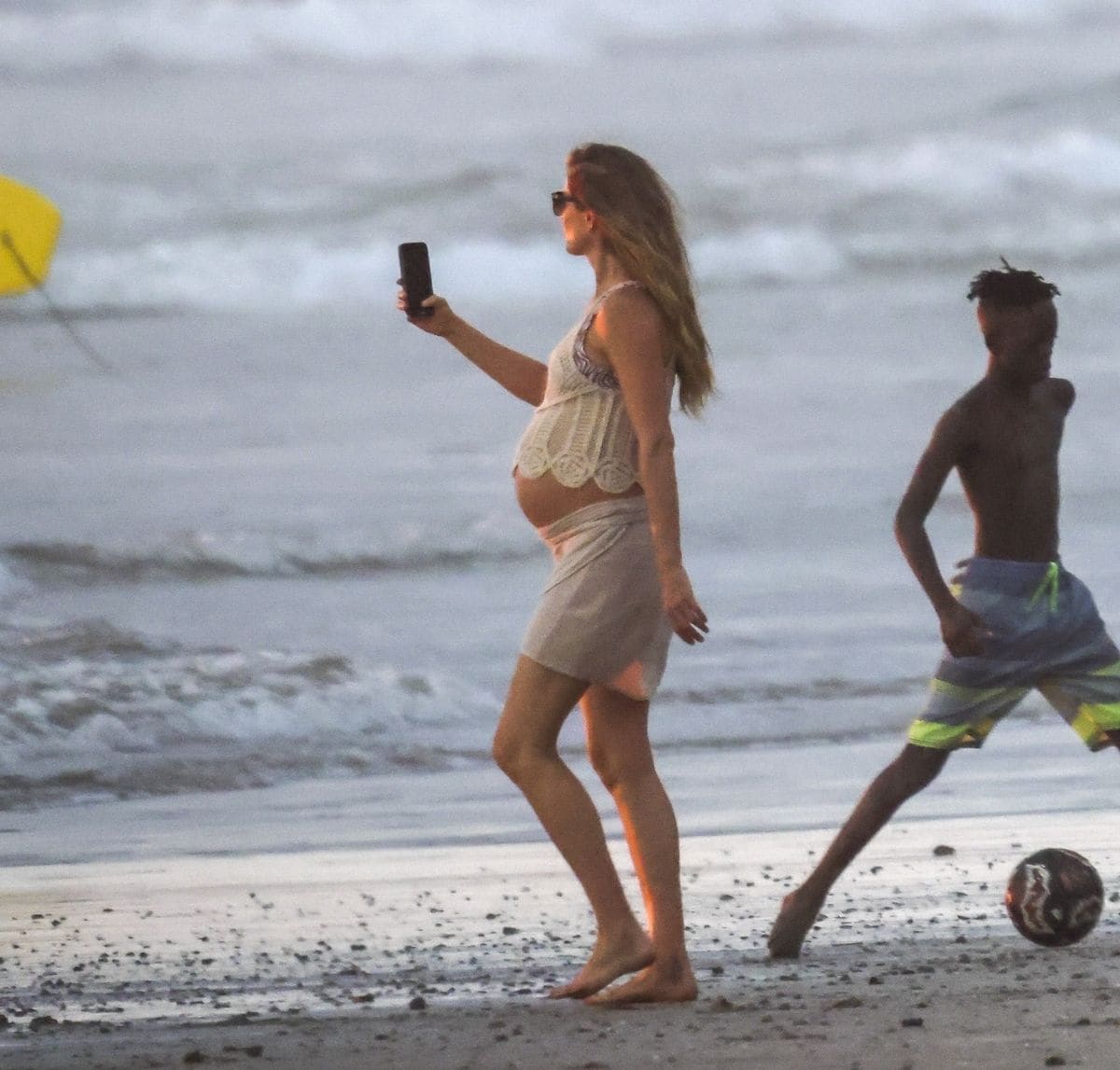 Bundchen enjoying herself on the beaches of Costa Rica