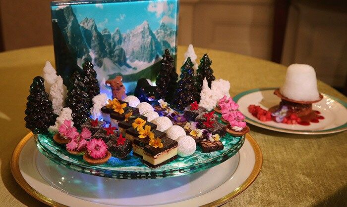 The guests were treated to bite-sized sweets with American and Canadian influences. The treats included cranberry squares, fleur de sel caramels and chocolate coconut slices.
<br>Photo: Getty Images