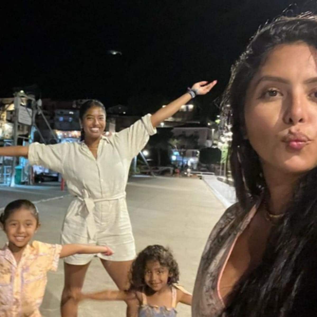 Vanessa Bryant with her kids in Italy