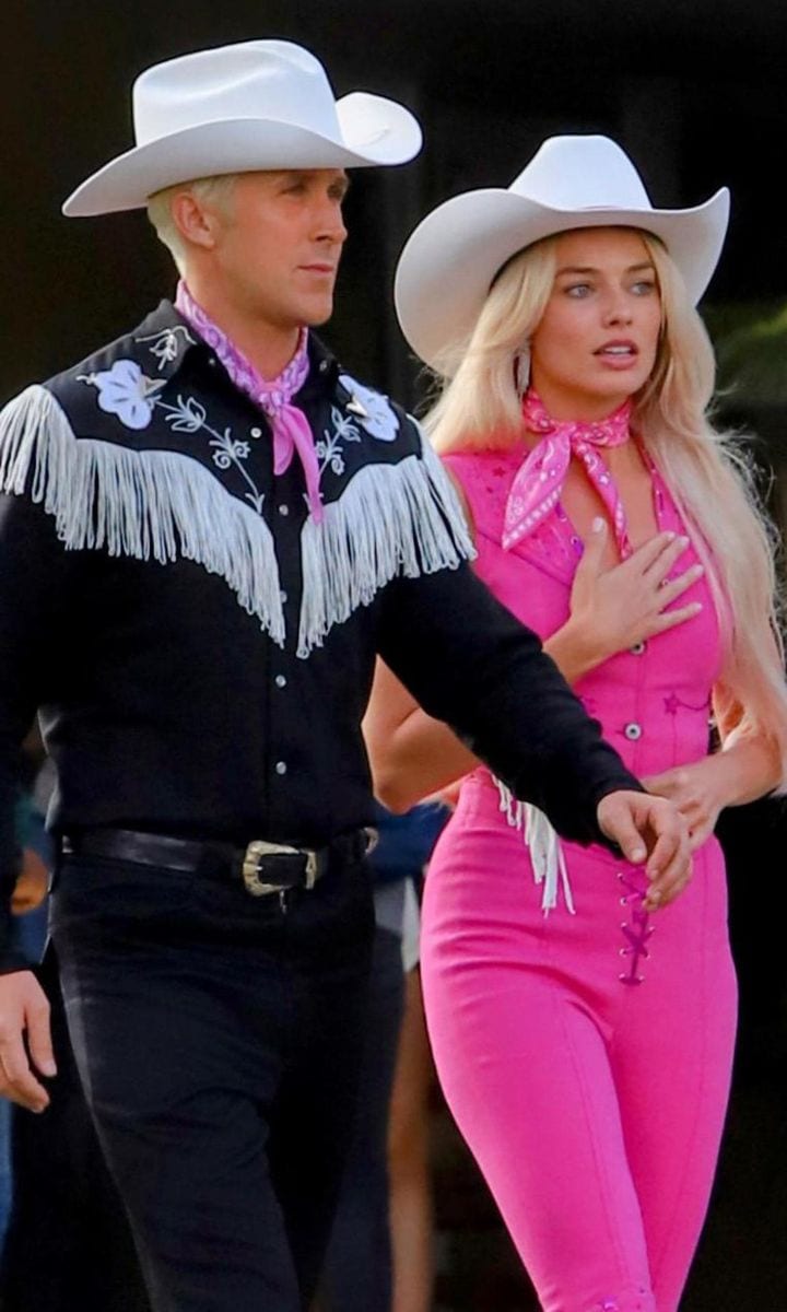 Ryan Gosling and Margot Robbie in the set of "Barbie"