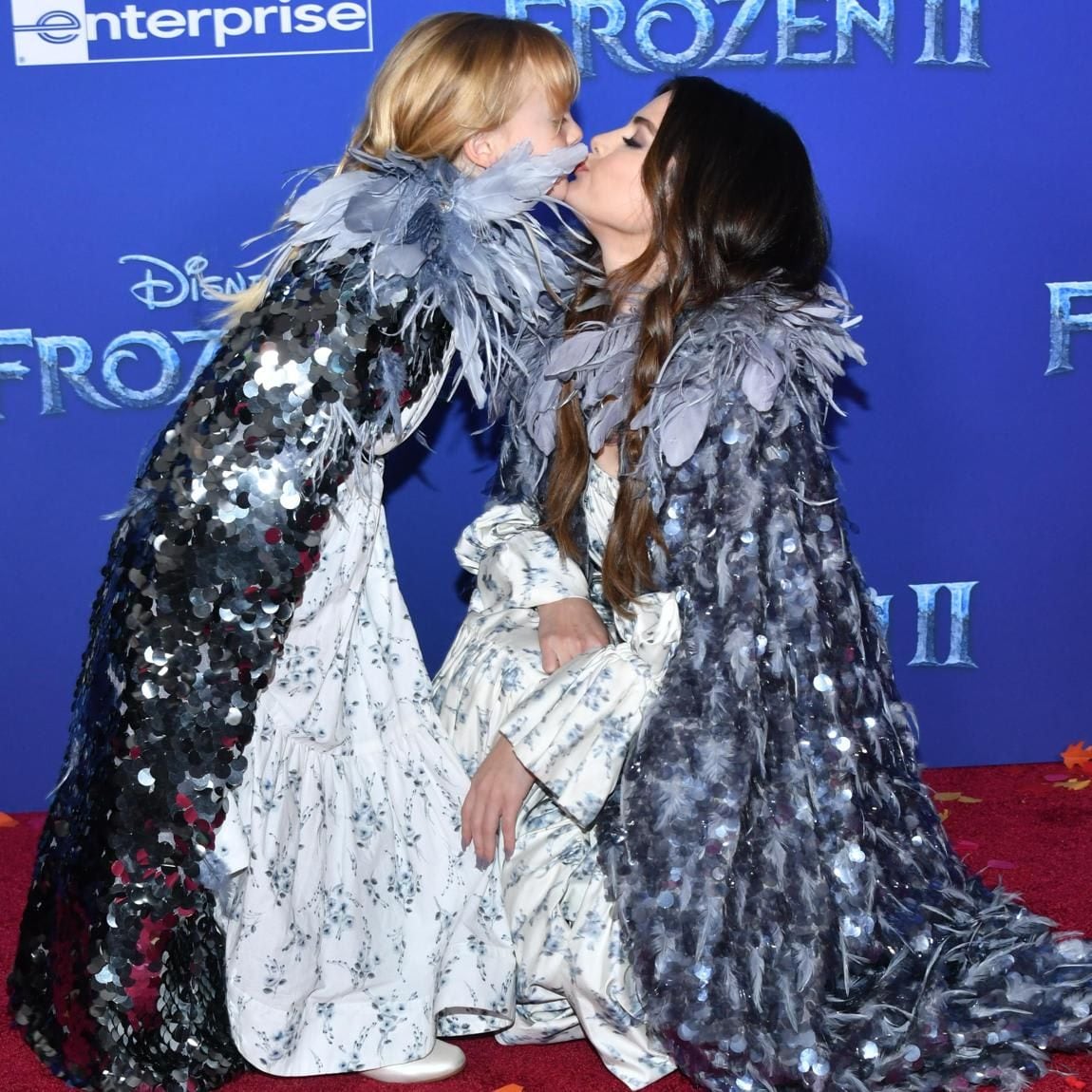 Selena took her little sister Gracie to the premiere of Frozen 2