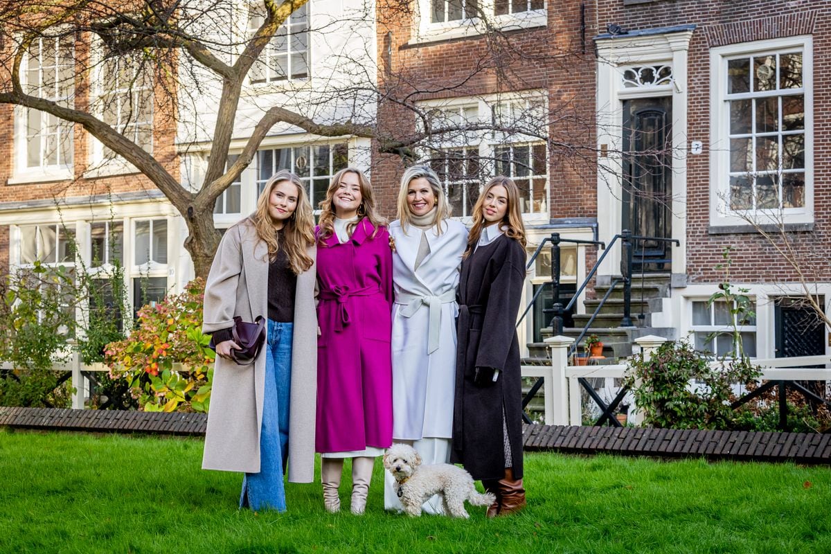 AMSTERDAM, NETHERLANDS - NOVEMBER 29: Queen Maxima of The Netherlands, Princess Amalia of The Netherlands, Princess Alexia of The Netherlands and Princess Ariane of The Netherlands during a photo session in the city center on November 29, 2024 in Amsterdam, Netherlands. (Photo by Patrick van Katwijk/WireImage)