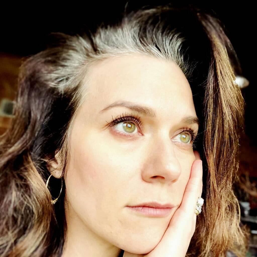 Hilarie Burton grey hair