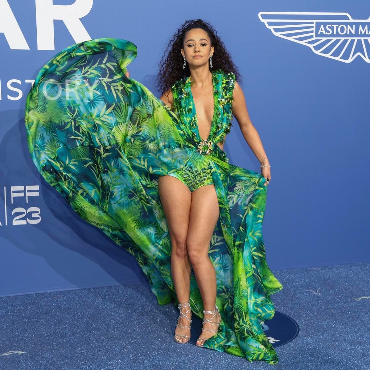 Discover who wore JLo s iconic green Versace look at Cannes