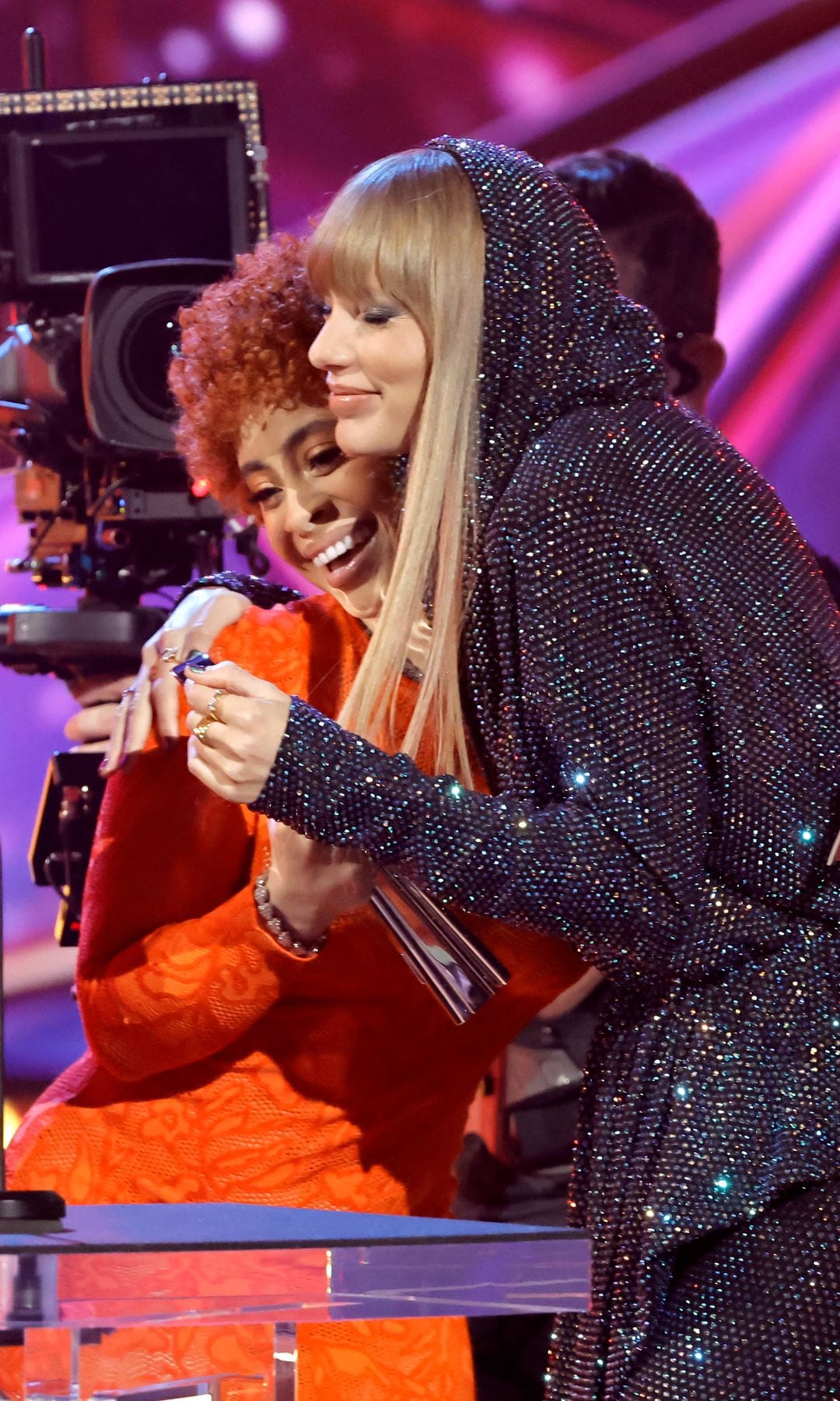 Ice Spice and Taylor Swift hugging during the 2023 iHeartRadio Music Awards in Los Angeles