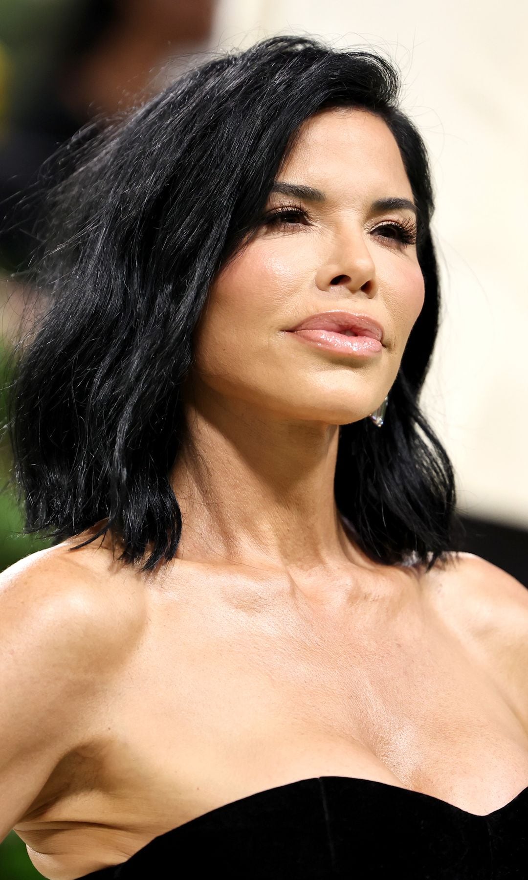 Lauren Sanchez shines in Schiaparelli's red nails dress, previously modeled by Kendall Jenner
