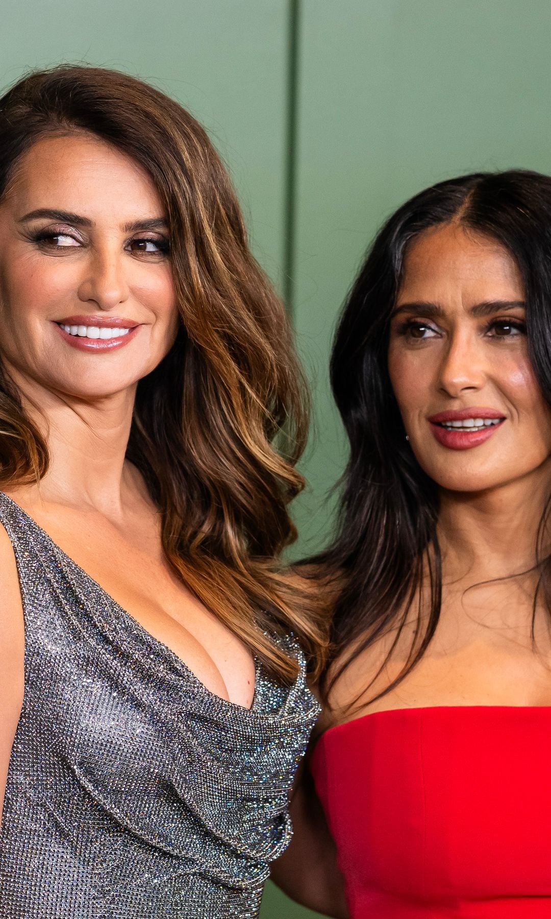 Salma Hayek and Penélope Cruz pose in glamorous corset dresses: More about their friendship