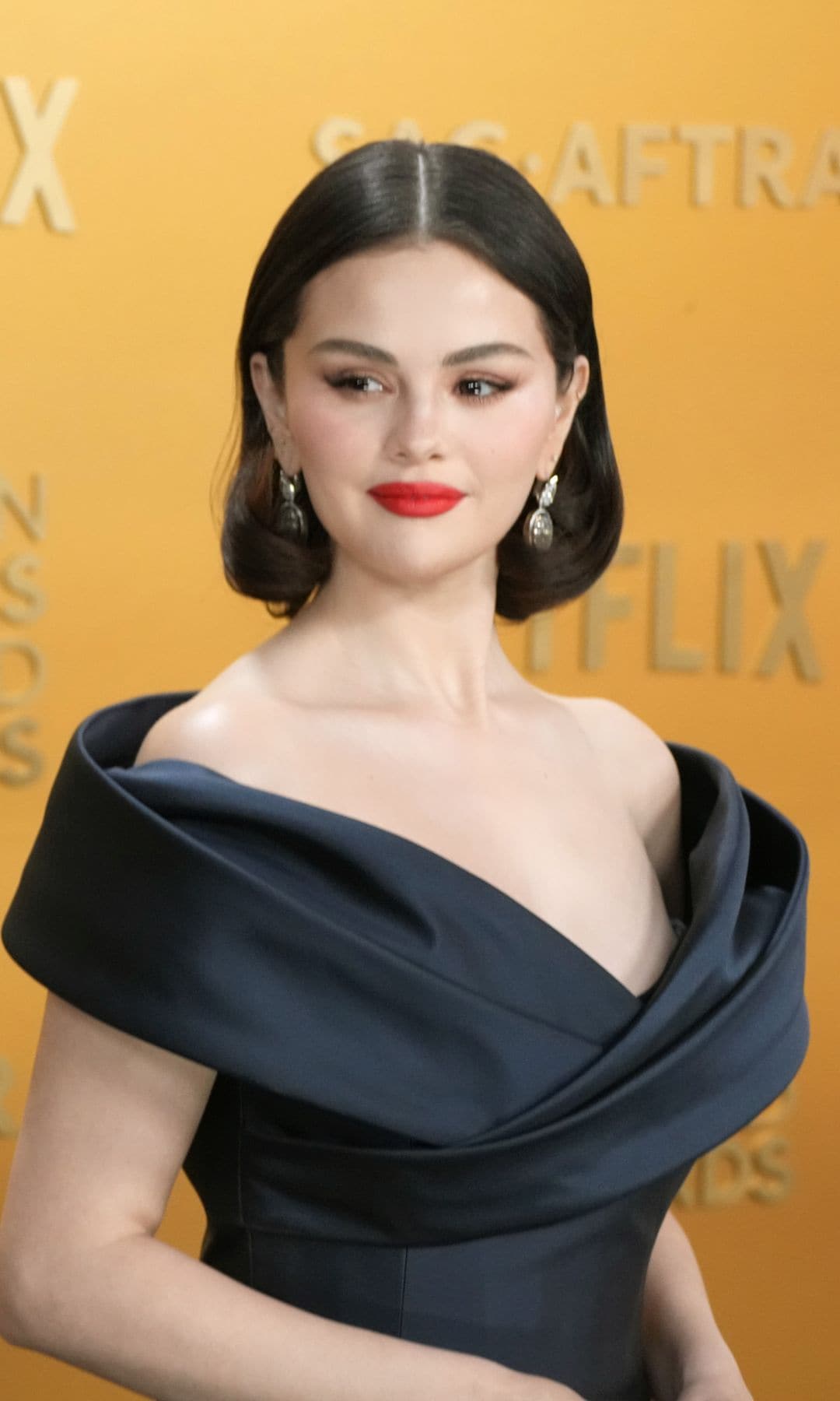 Selena Gomez steals the spotlight in a vintage-inspired look at the 2025 SAG Awards