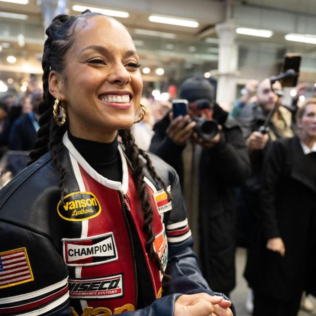 Watch Alicia Keys wow commuters in London with surprise concert