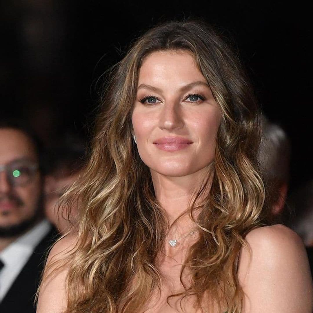 Gisele Bündchen and her twin sister Patricia make a rare red carpet appearance