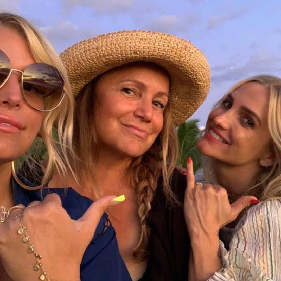 Jessica Simpson posts rare photo with mom and sister Ashlee