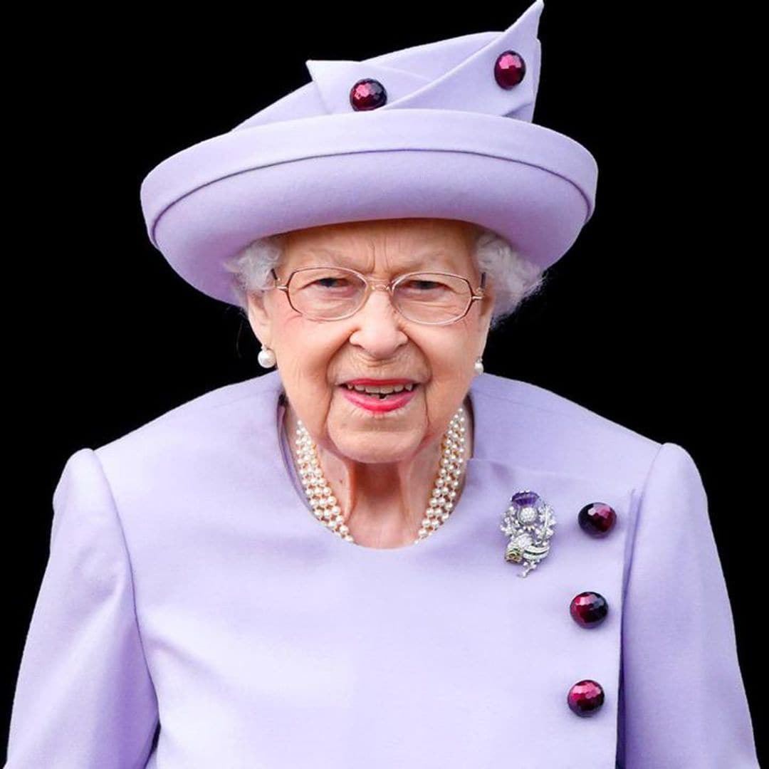 Buckingham Palace releases statement on Queen Elizabeth’s health: ‘Doctors are concerned’