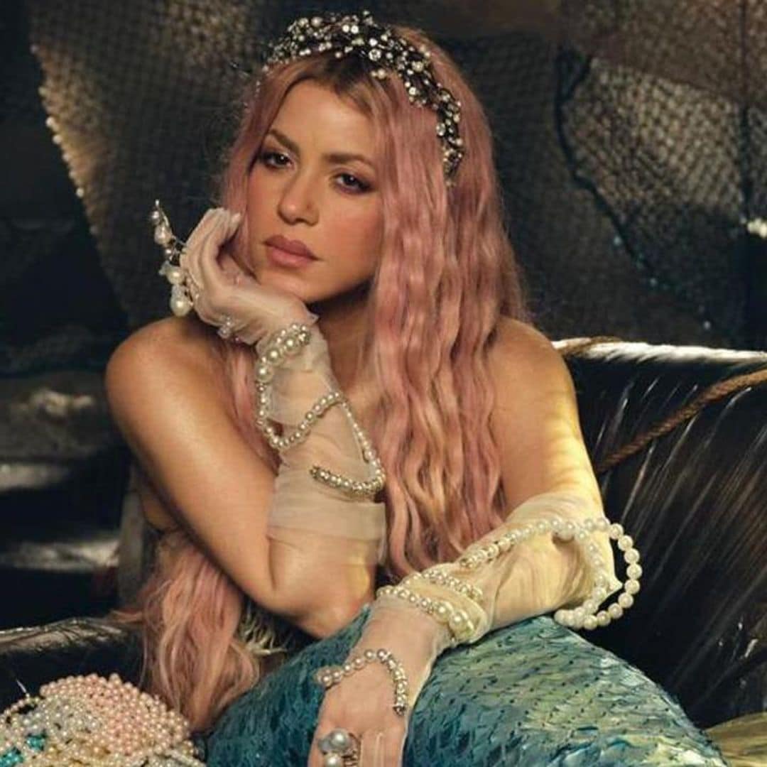 Do you know how much Shakira's mermaid tail in 'Copa Vacía' weighed?