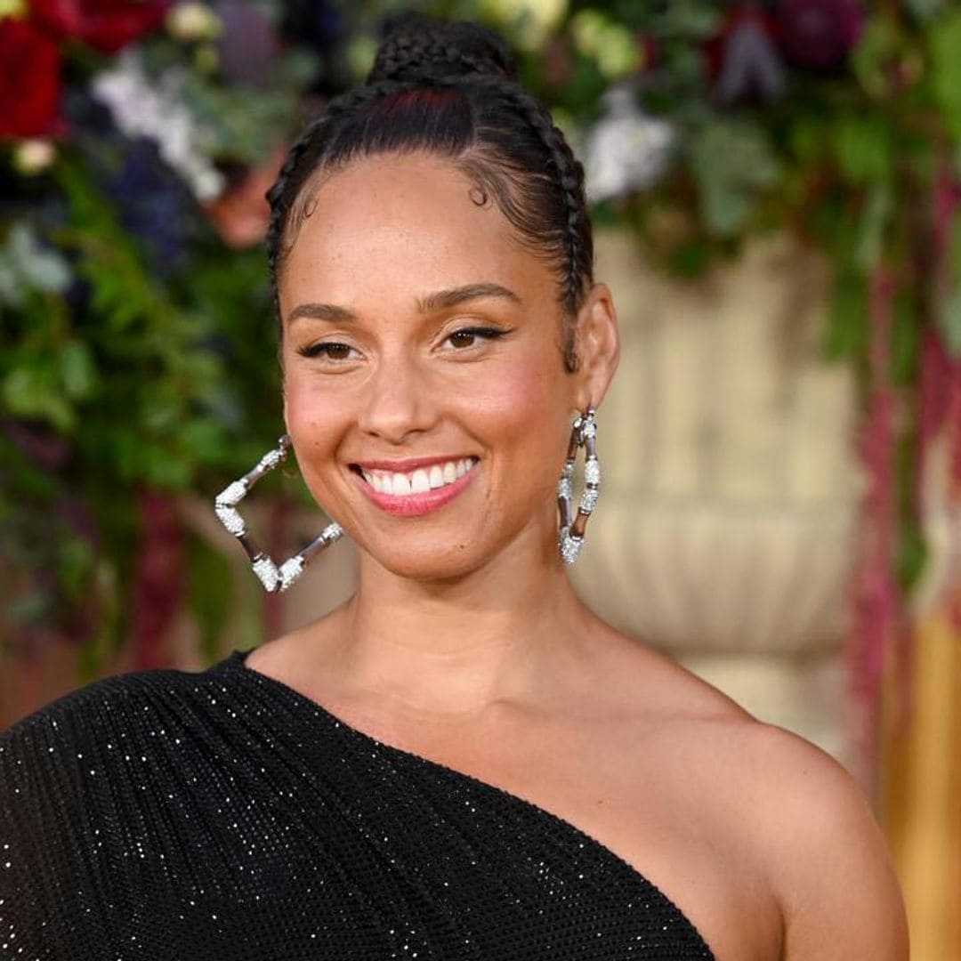 Alicia Keys rides a hot air balloon and visits Aztec ruins in Mexico before her concert