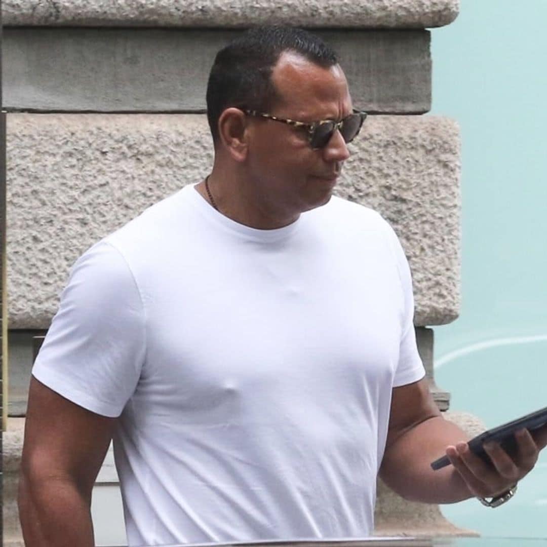 Are Alex Rodriguez and Katie Holmes dating?