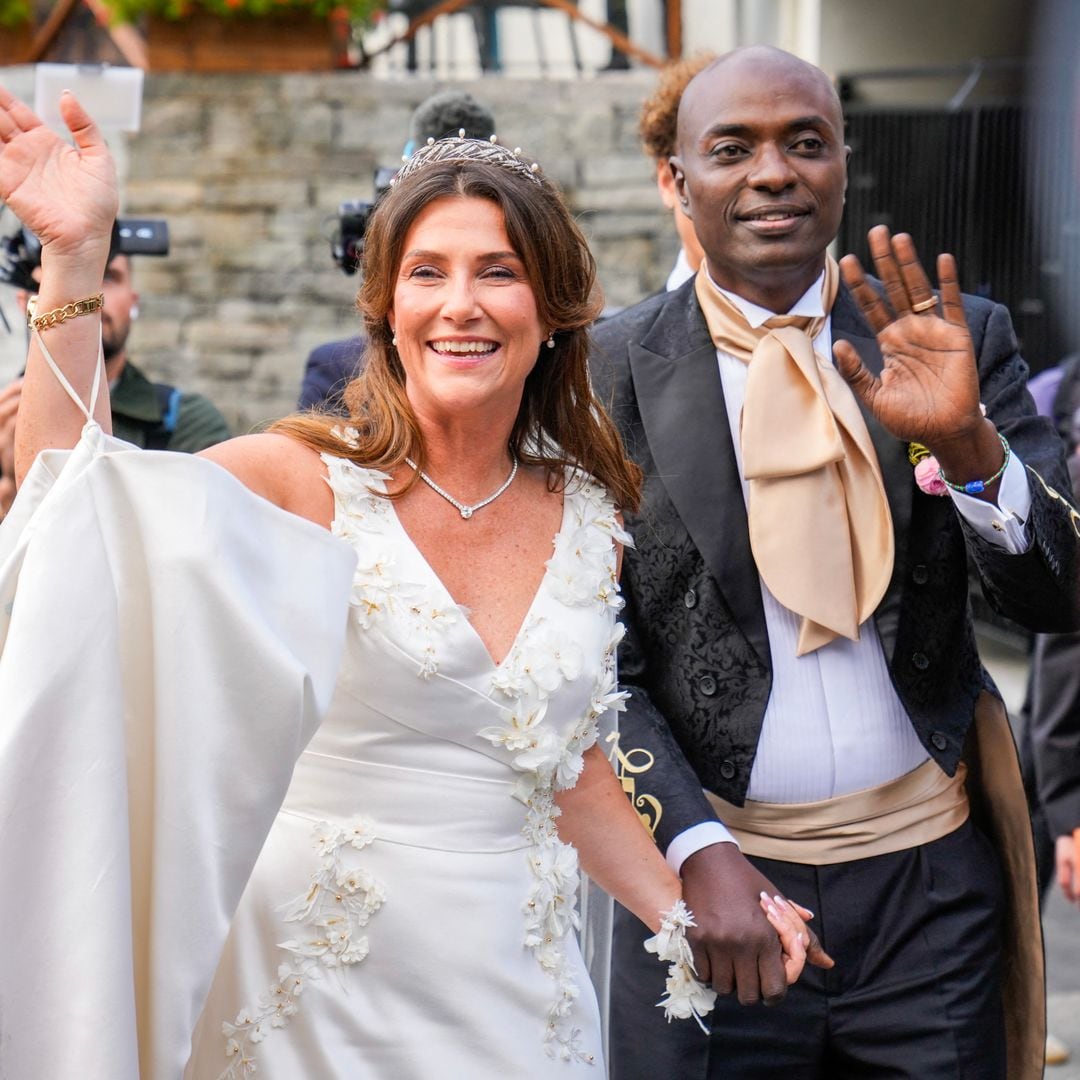 Newlyweds Princess Märtha Louise and Durek Verrett star in wedding portrait with royal family and royal guests