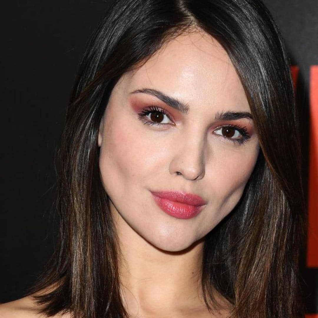 Eiza Gonzalez shows off incredible washboard abs in sexy bikini photo